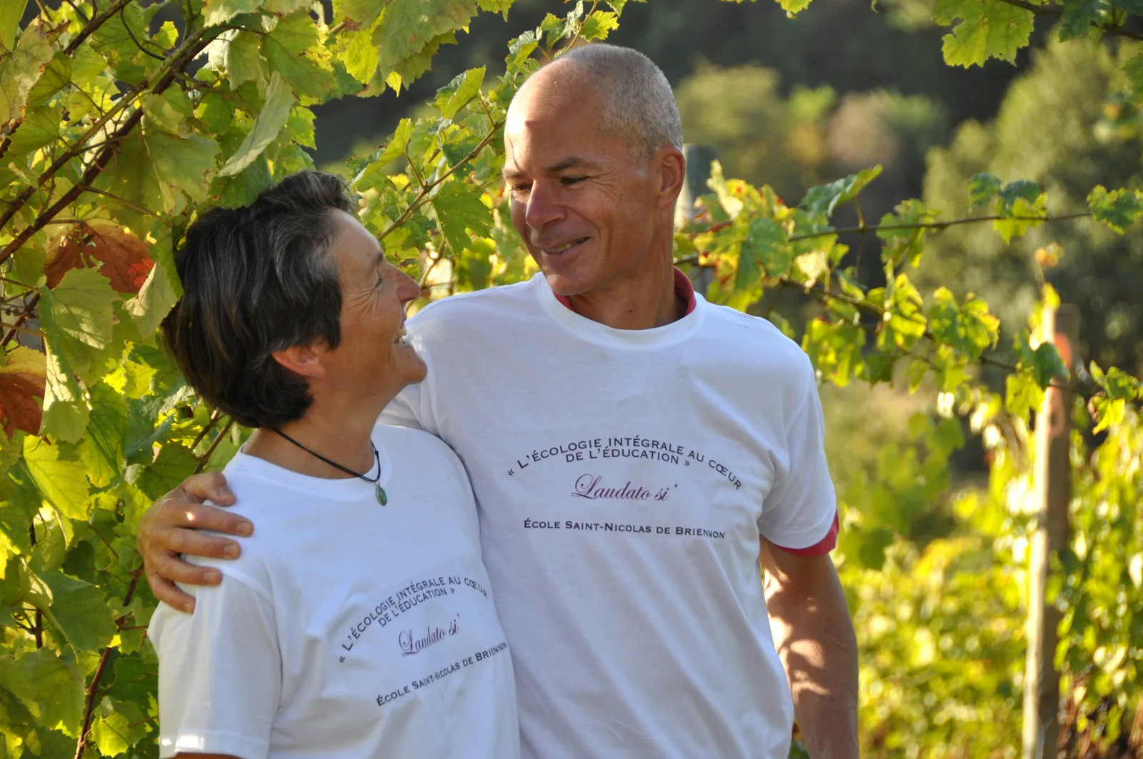 Le Domaine de la Bénisson-Dieu produit des vins rouges fruités et épicés en AOP Côte Roannaise. Gamay Saint-Romain, terroir granitique, vinification naturelle et sincère.