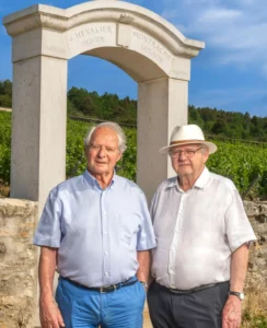 Le Domaine Olivier Leflaive, situé à Puligny-Montrachet, est une référence de la Bourgogne. Ses cuvées révèlent la finesse des terroirs de la Côte de Beaune, avec des blancs élégants et des rouges racés, issus d’une viticulture précise et respectueuse.